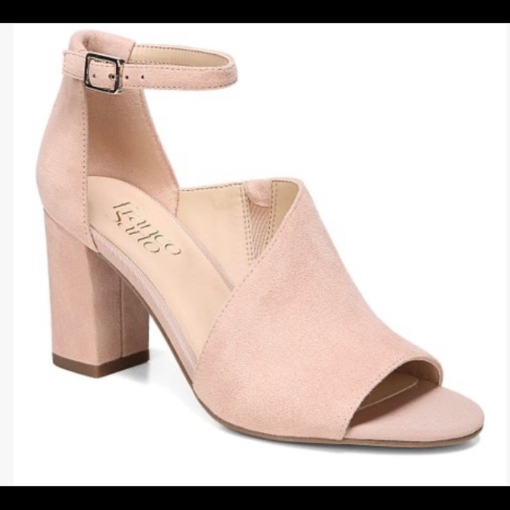 New Franco Sarto Women’s Gayle Sandal in peach suede size 5